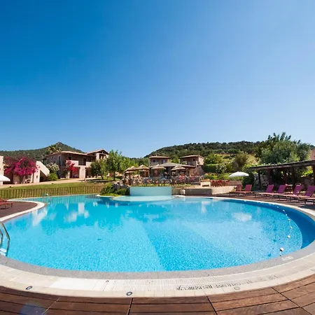 Apartment In With Swimming Pool *